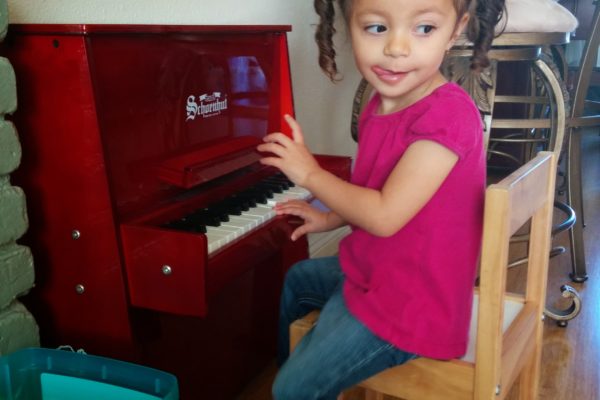 cleo_piano_age_2